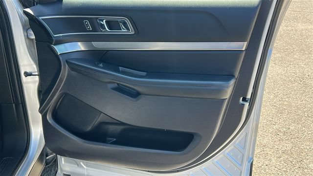 Certified 2018 Ford Explorer XLT FWD image 10