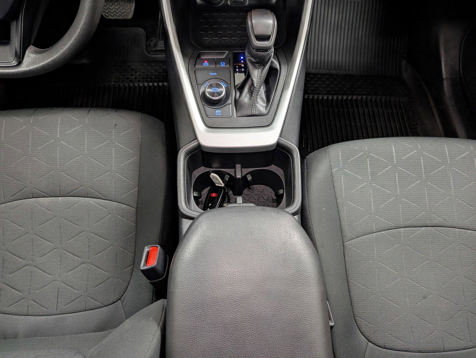 Used 2022 Toyota RAV4 XLE image 12