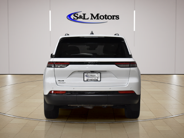 Used 2024 Jeep Grand Cherokee Altitude AWD/4WD image 7