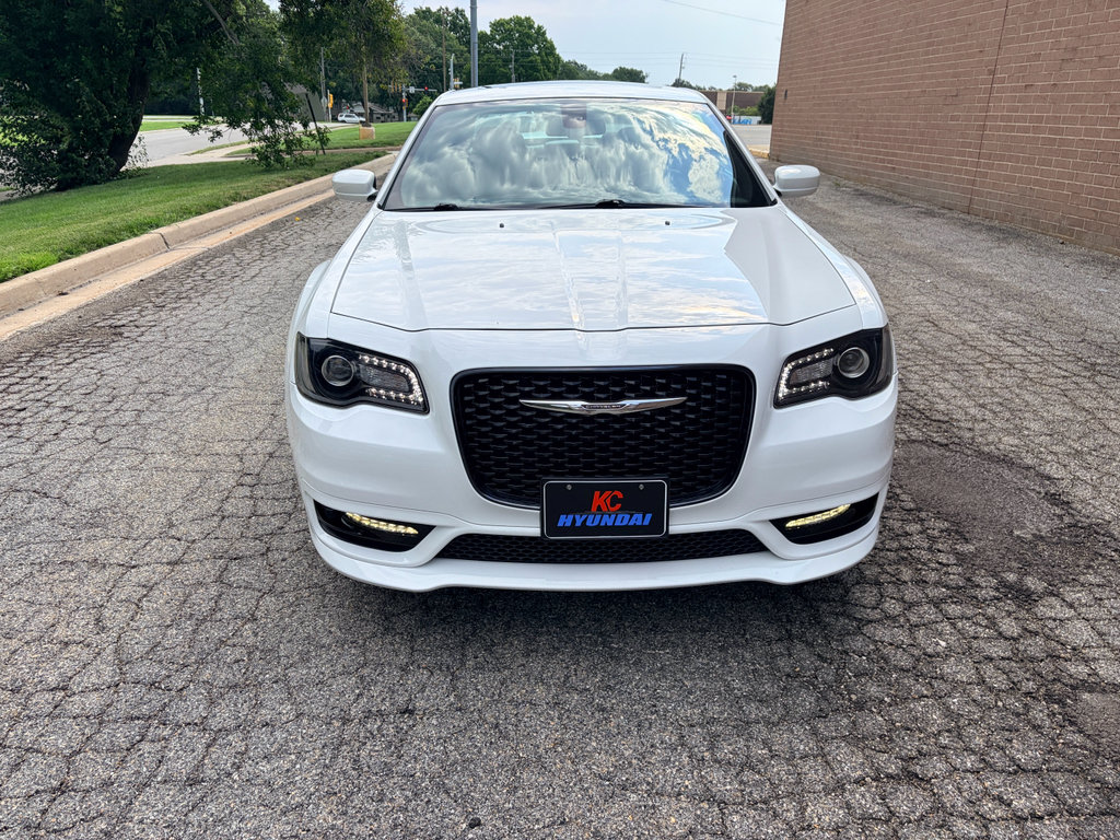 Used 2017 Chrysler 300 S w/ S Model Appearance Package AWD/4WD image 9