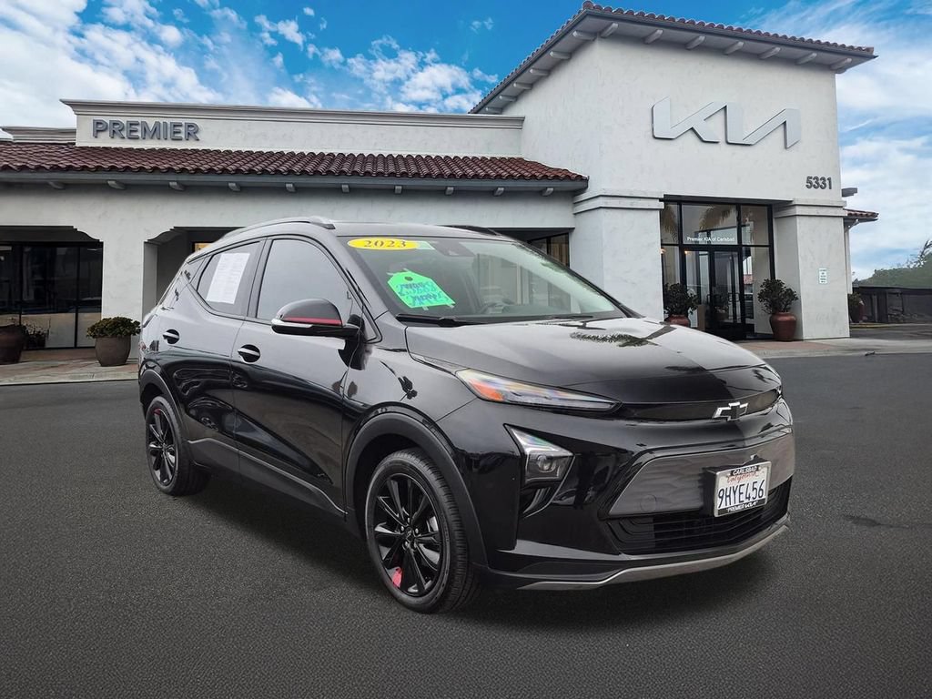 Used 2023 Chevrolet Bolt EUV LT w/ Redline Edition FWD image 2