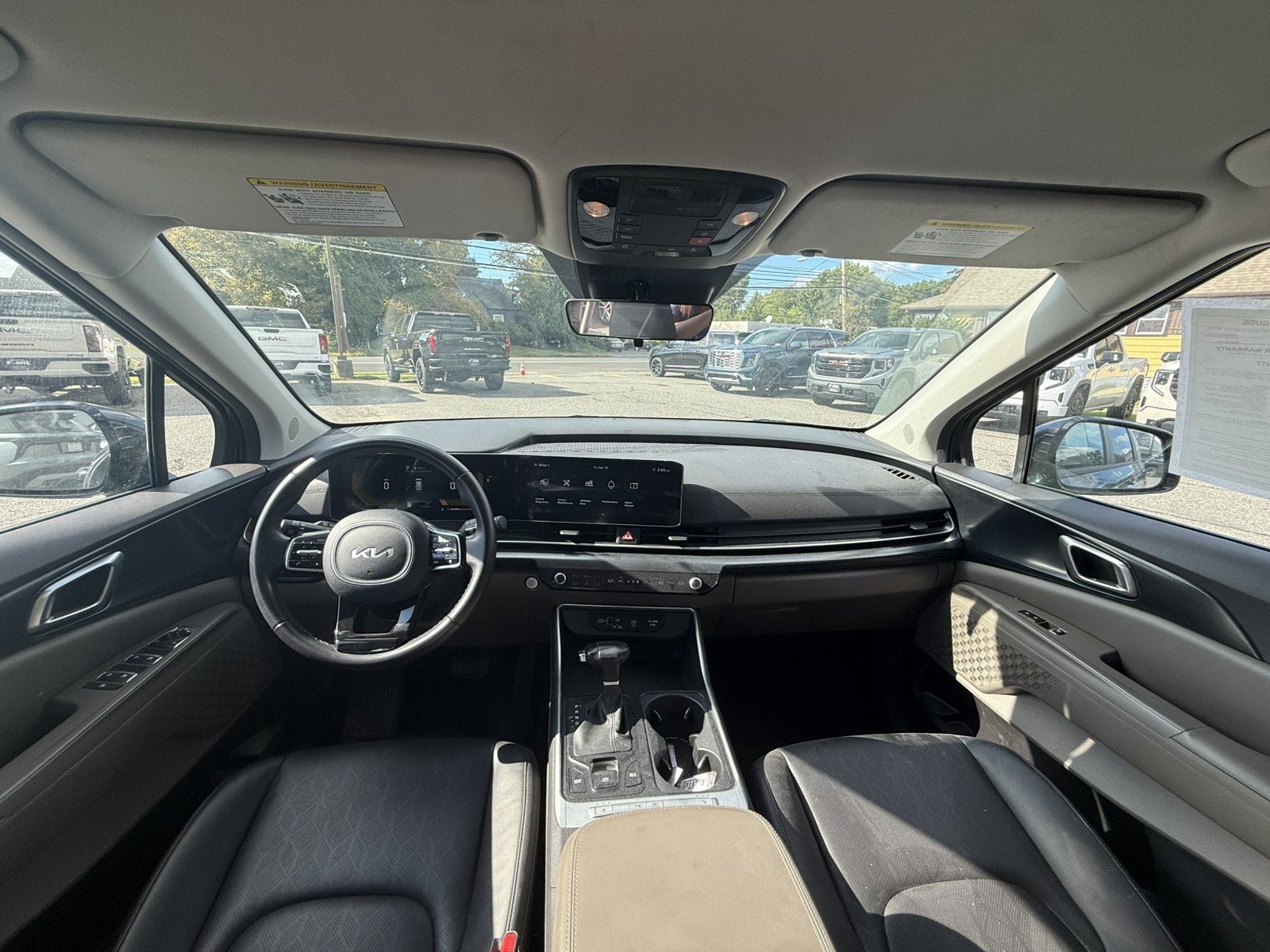 Used 2025 Kia Carnival FWD image 27