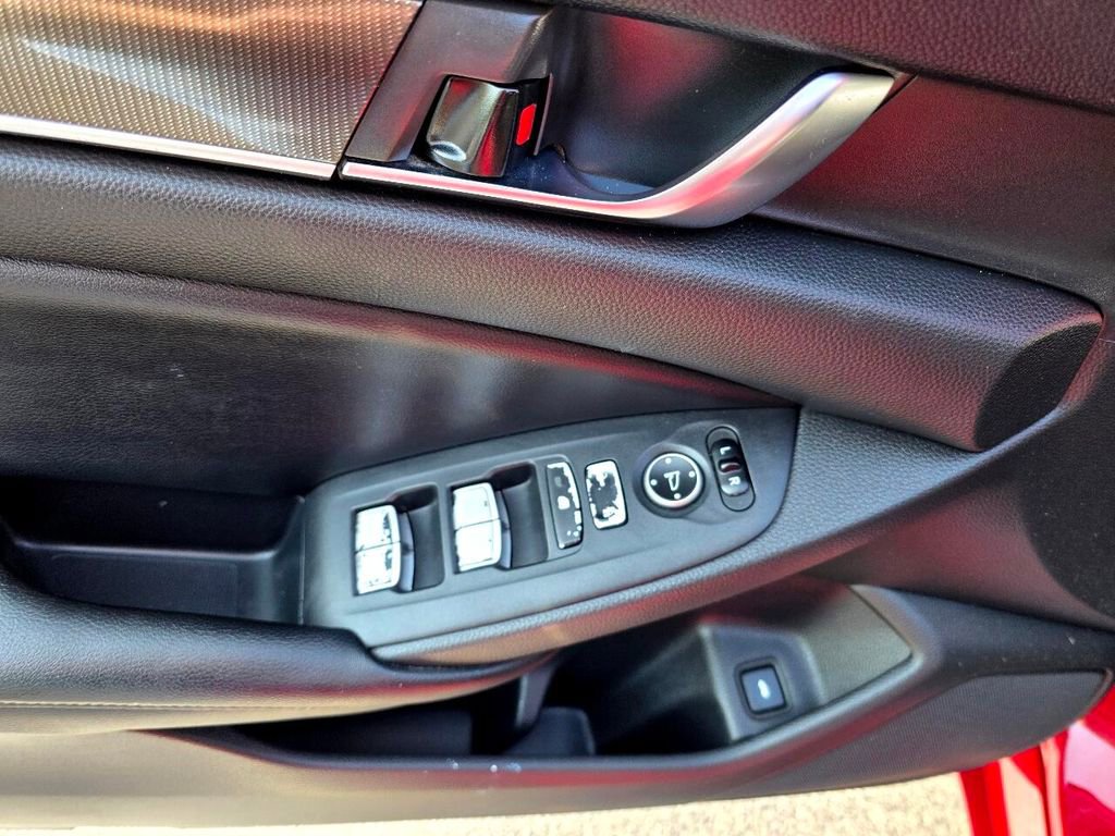 Used 2018 Honda Accord Sport image 14