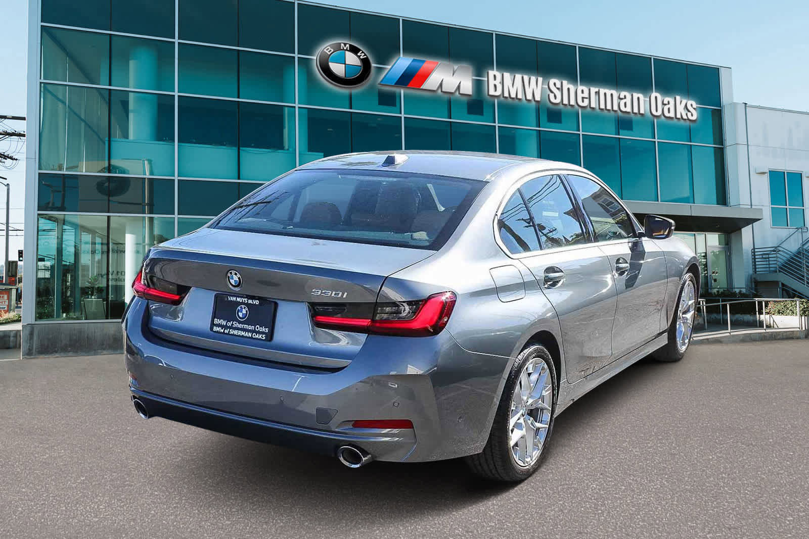Certified 2025 BMW 330i Sedan w/ Premium Package image 4
