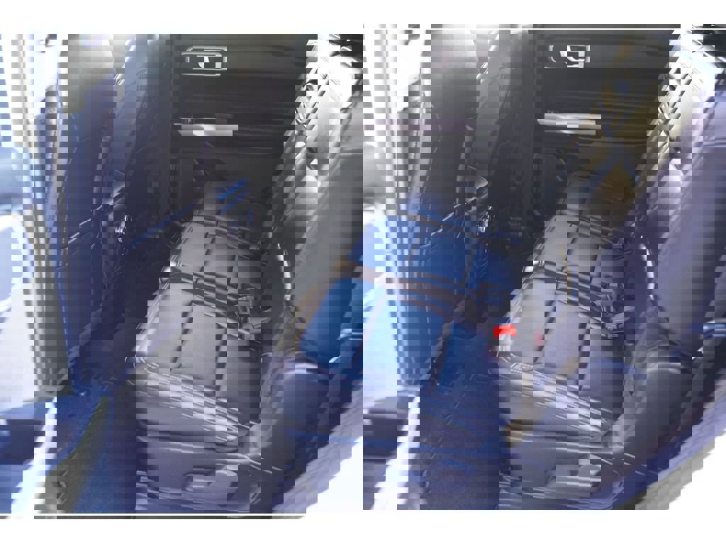 Used 2022 Ford Explorer XLT w/ Equipment Group 202A image 15