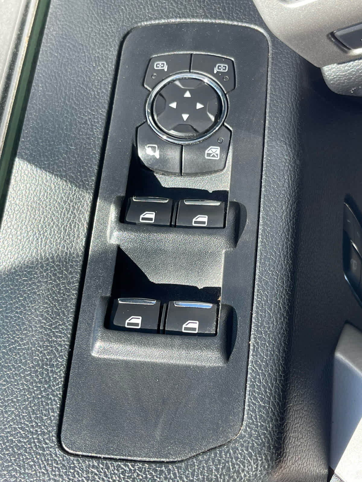Used 2015 Ford F150 Lariat AWD/4WD image 21