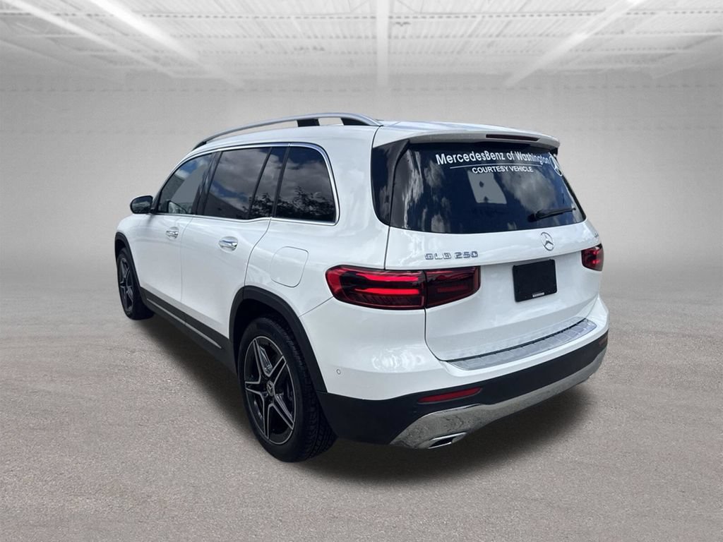 Used 2026 Mercedes-Benz GLB 250 4MATIC image 3