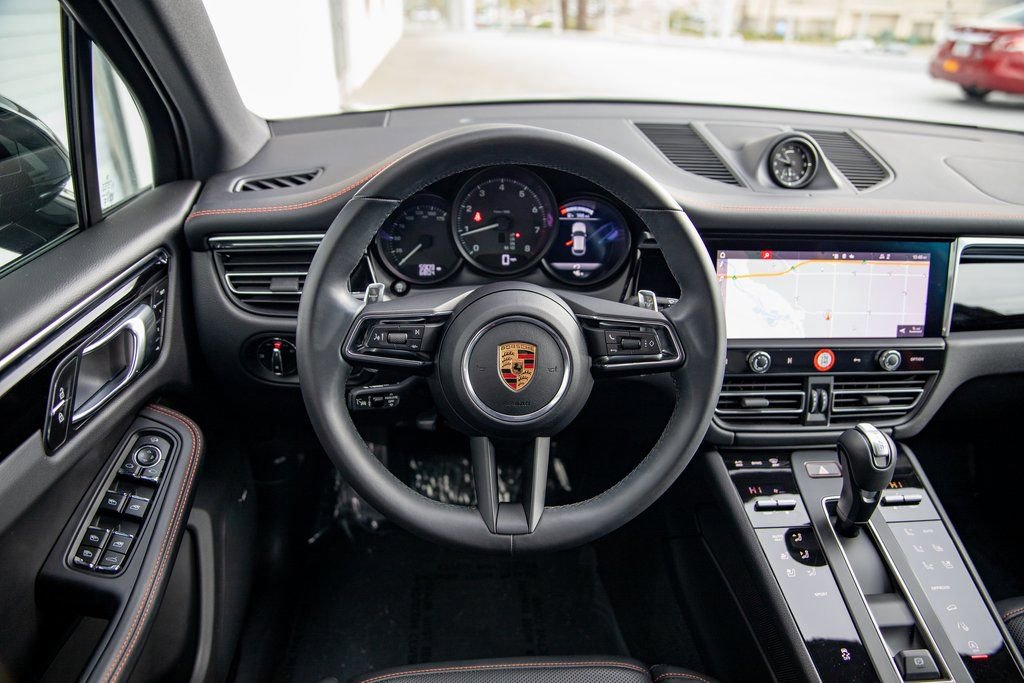 Certified 2025 Porsche Macan image 22