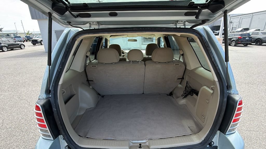 Used 2005 Mercury Mariner Luxury FWD image 12