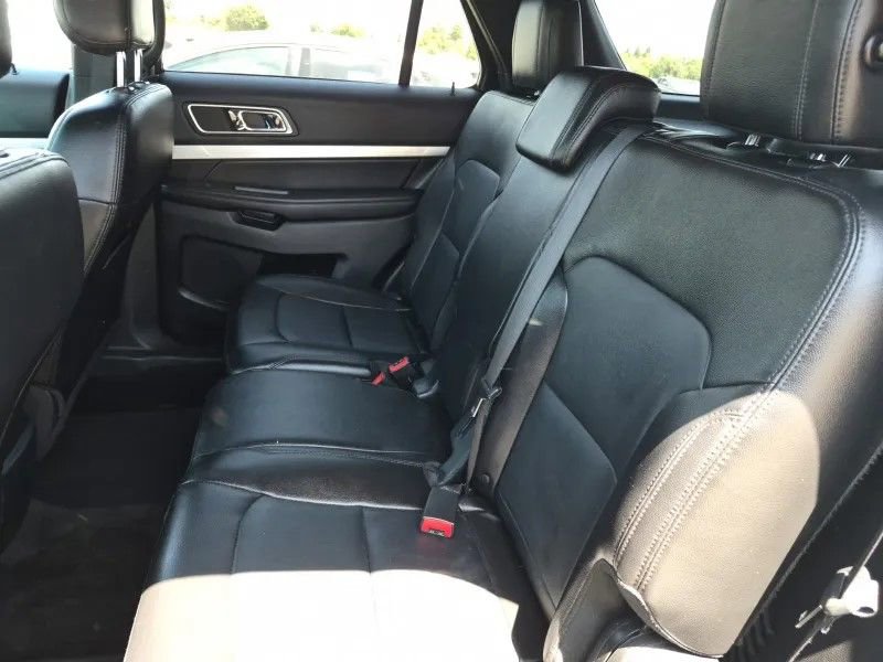 Used 2016 Ford Explorer XLT w/ Equipment Group 202A AWD/4WD image 10