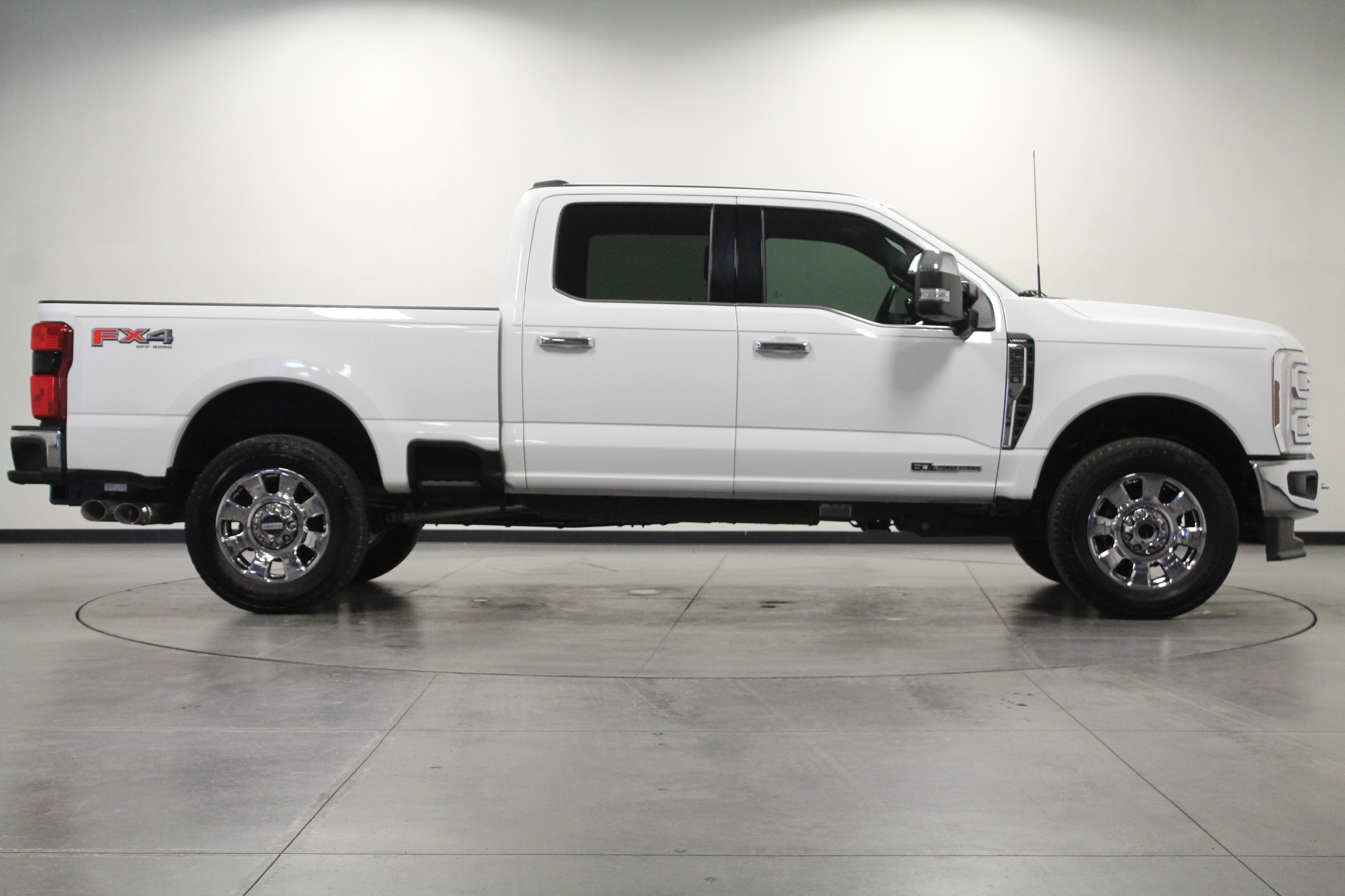Used 2024 Ford F250 Lariat w/ Chrome Package image 3