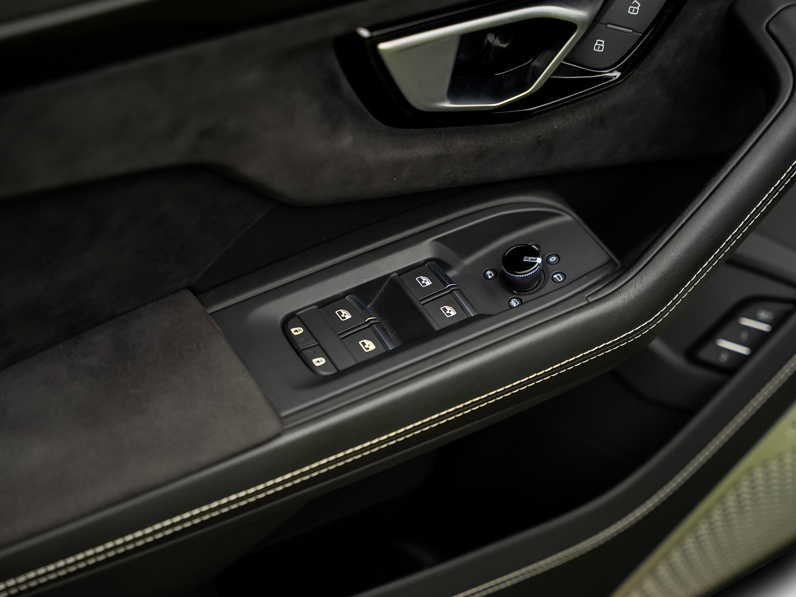 Used 2022 Lamborghini Urus AWD/4WD image 65