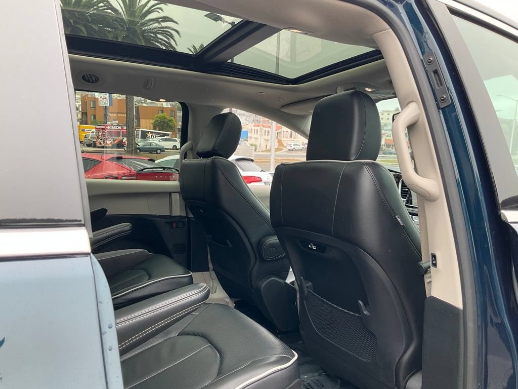 Used 2023 Chrysler Pacifica Limited FWD image 50