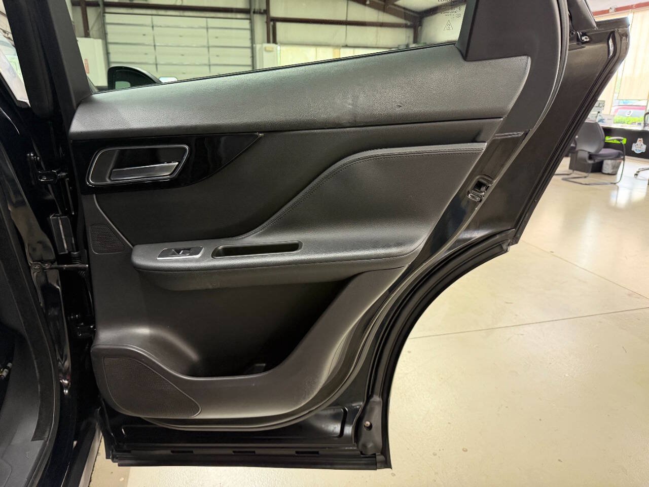 Used 2017 Jaguar F-PACE Premium AWD/4WD image 14