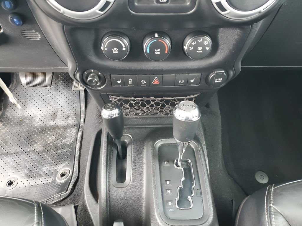 Used 2014 Jeep Wrangler Unlimited Sahara w/ Connectivity Group image 39