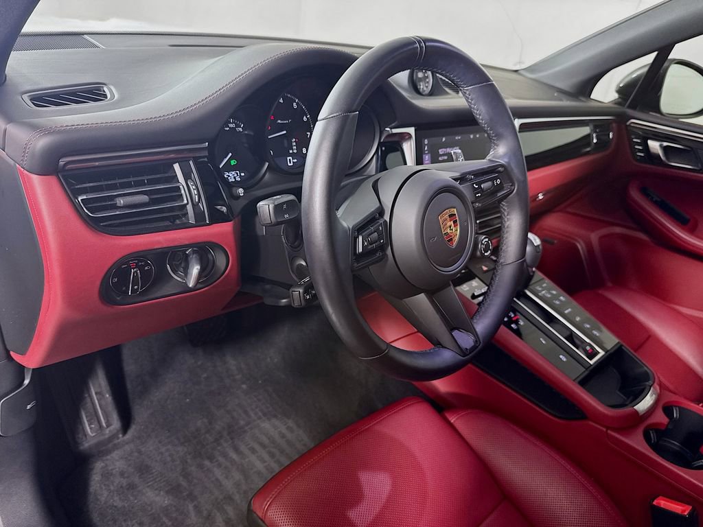 Used 2024 Porsche Macan AWD/4WD image 9