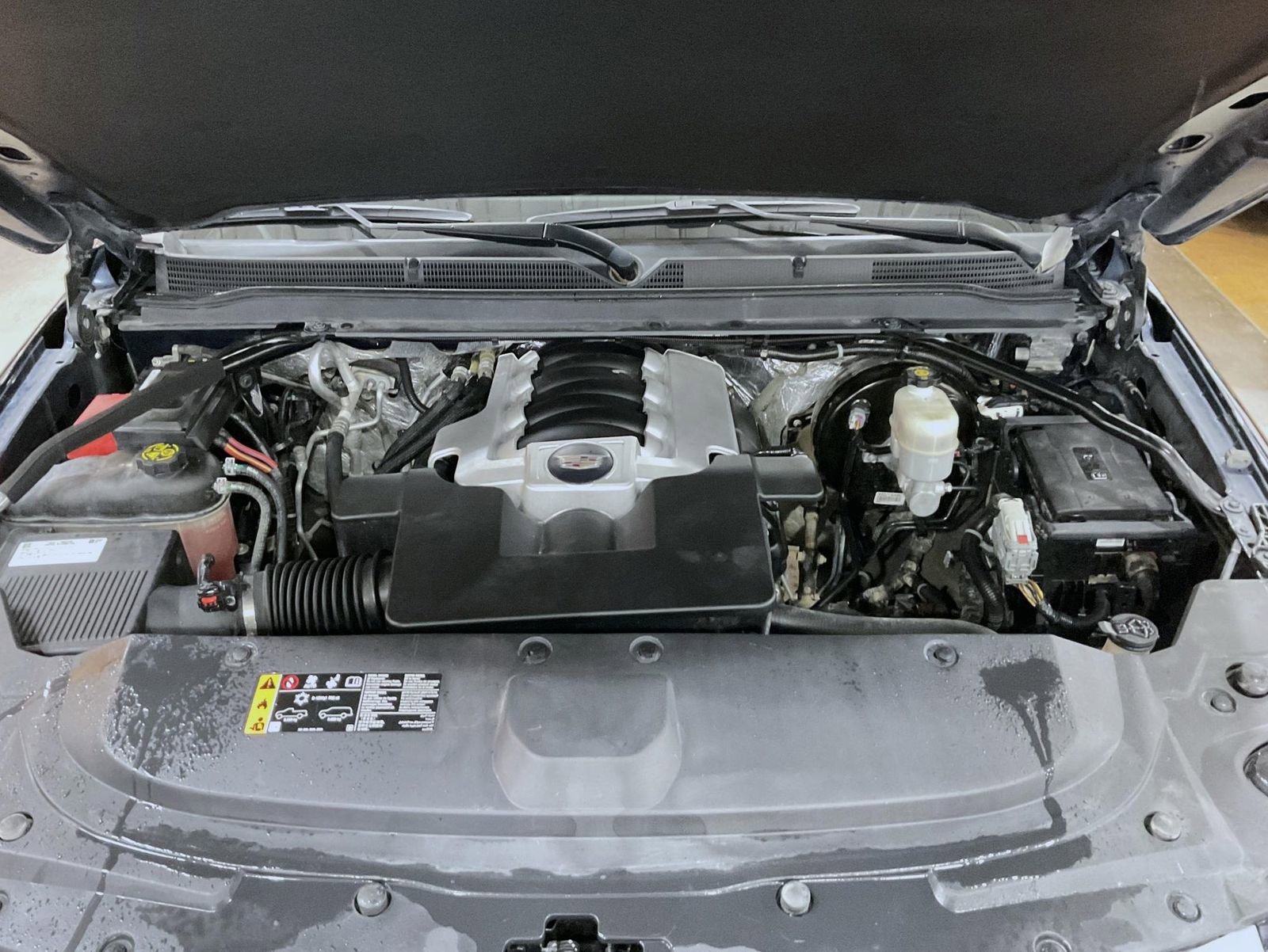 Used 2017 Cadillac Escalade Platinum image 28