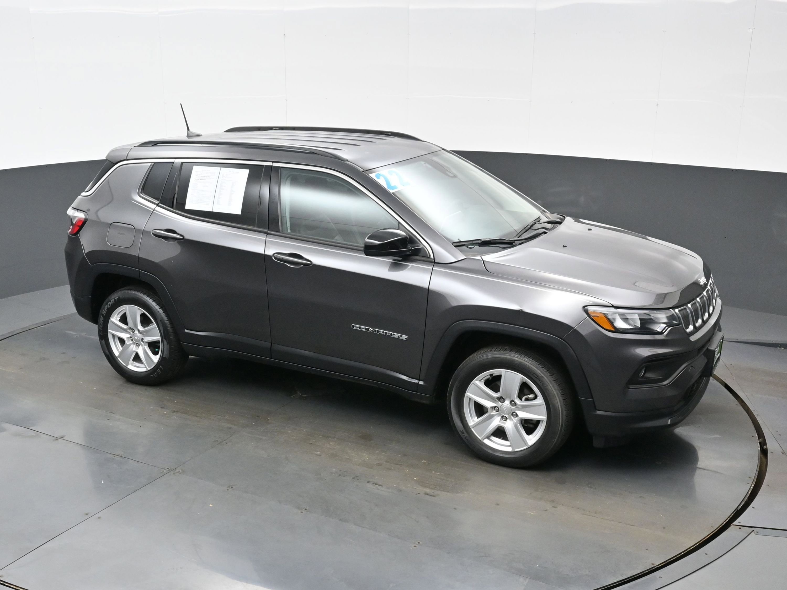 Used 2022 Jeep Compass Latitude image 36