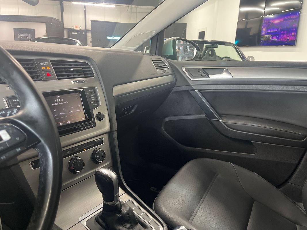Used 2015 Volkswagen Golf TDI S FWD image 36