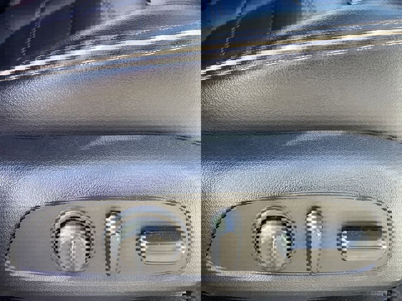 Used 2023 GMC Acadia Denali image 26