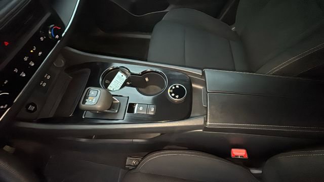 Used 2024 Nissan Rogue S image 24