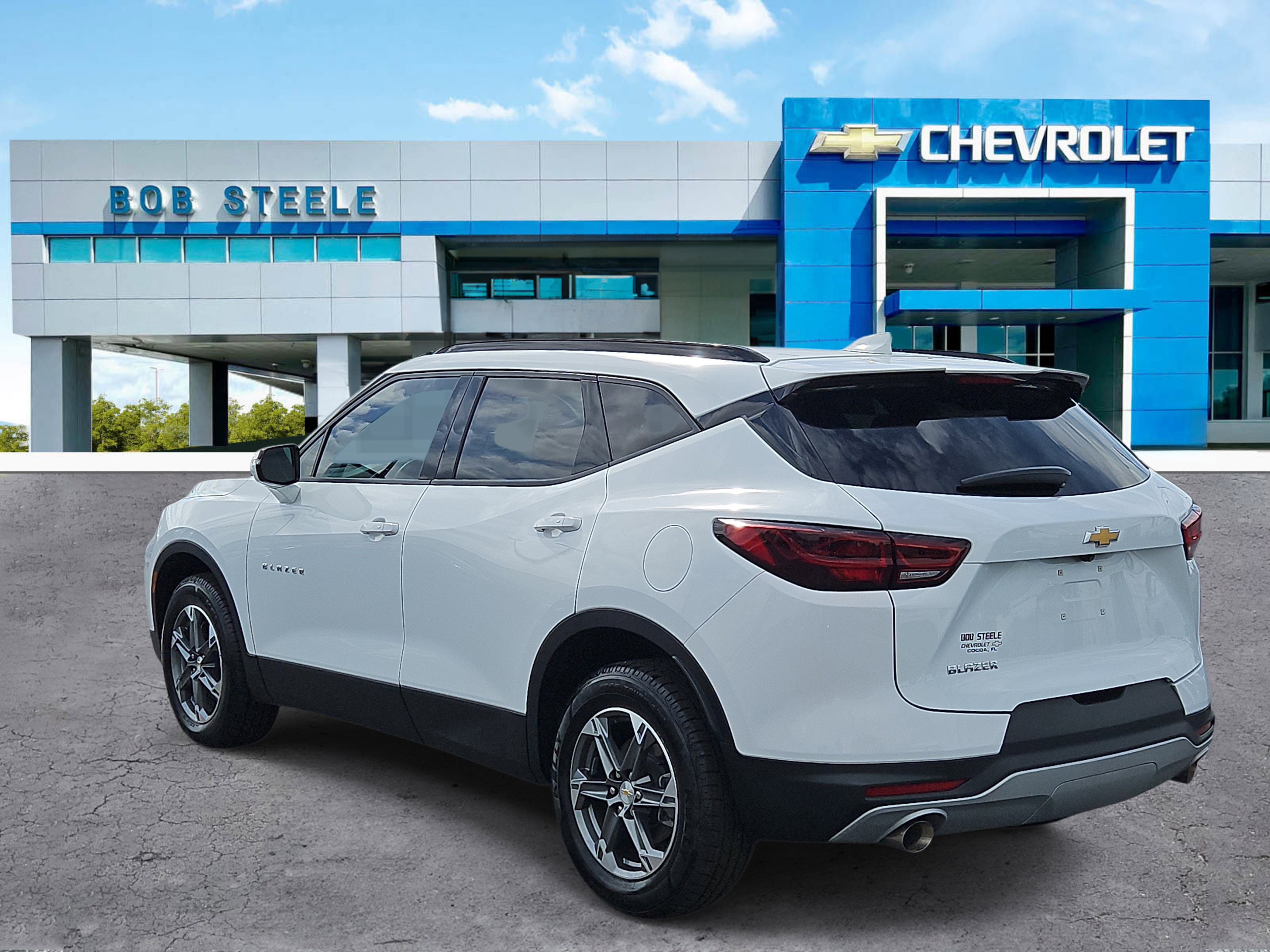 Used 2023 Chevrolet Blazer LT FWD image 3