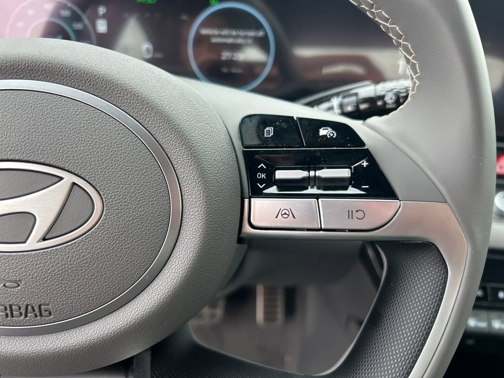 Used 2025 Hyundai Elantra SEL image 10