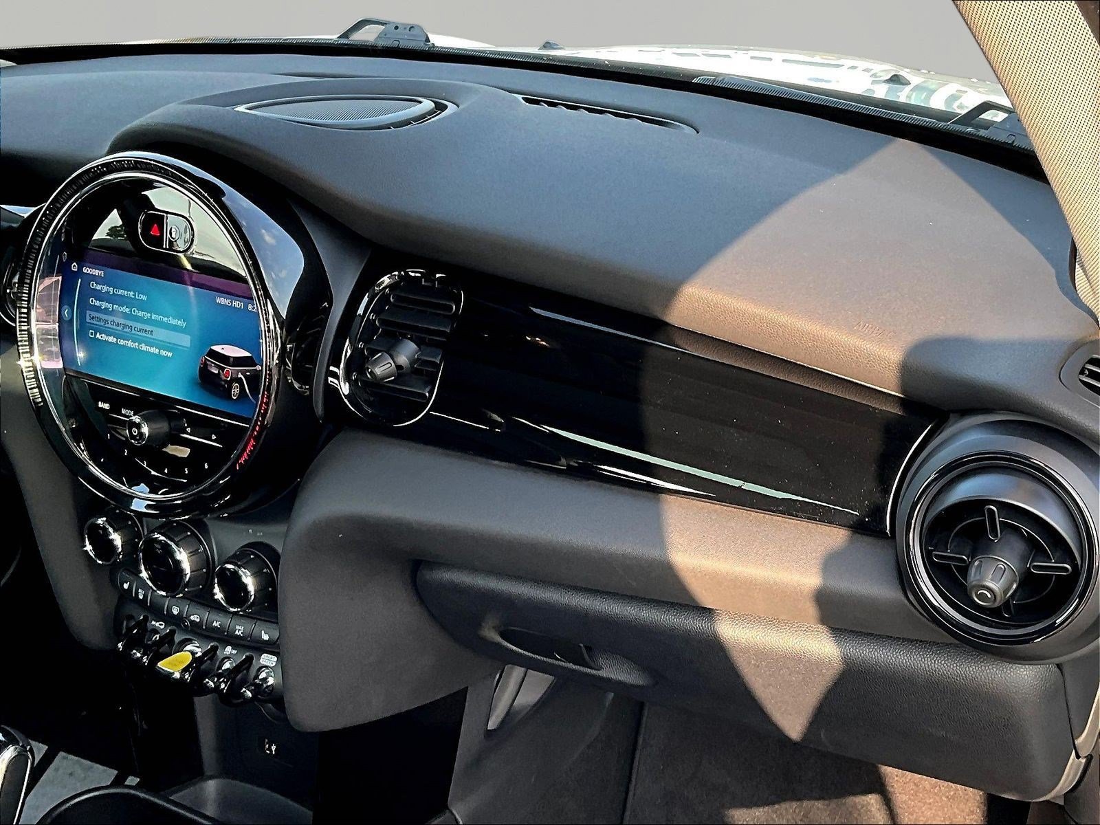 Used 2024 MINI Cooper SE FWD image 24
