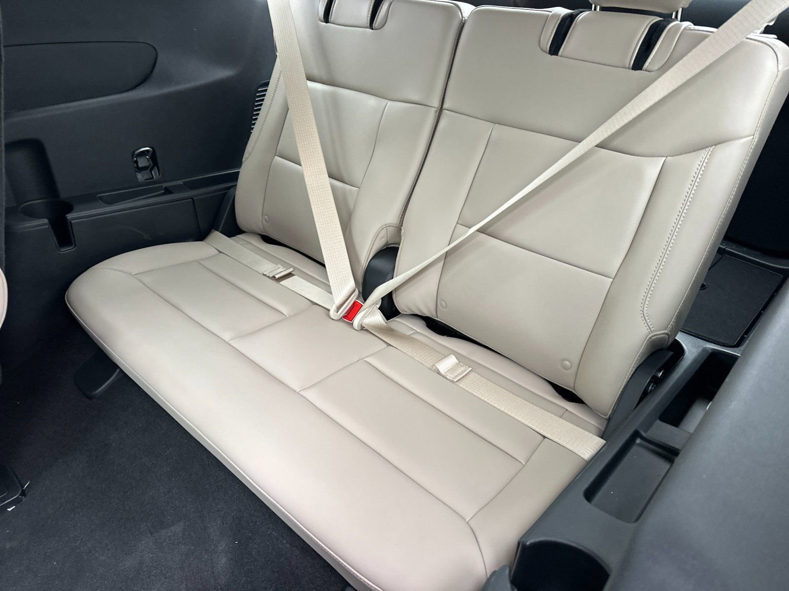 Used 2024 Ford Explorer XLT w/ Equipment Group 202A image 17