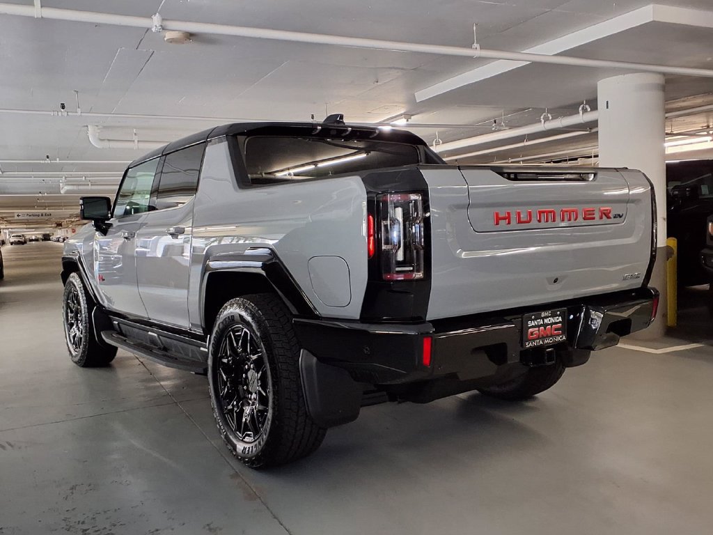 New 2026 GMC Hummer EV 4x4 Crew Cab w/ LPO, Illumination Package image 8