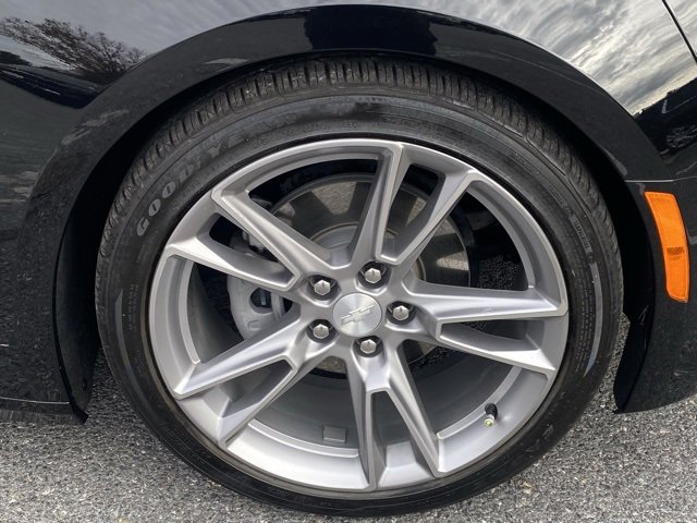 Used 2021 Chevrolet Camaro LT w/ RS Package image 11