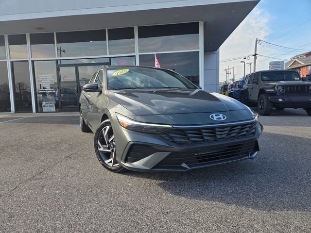 Used 2025 Hyundai Elantra Sport image 5