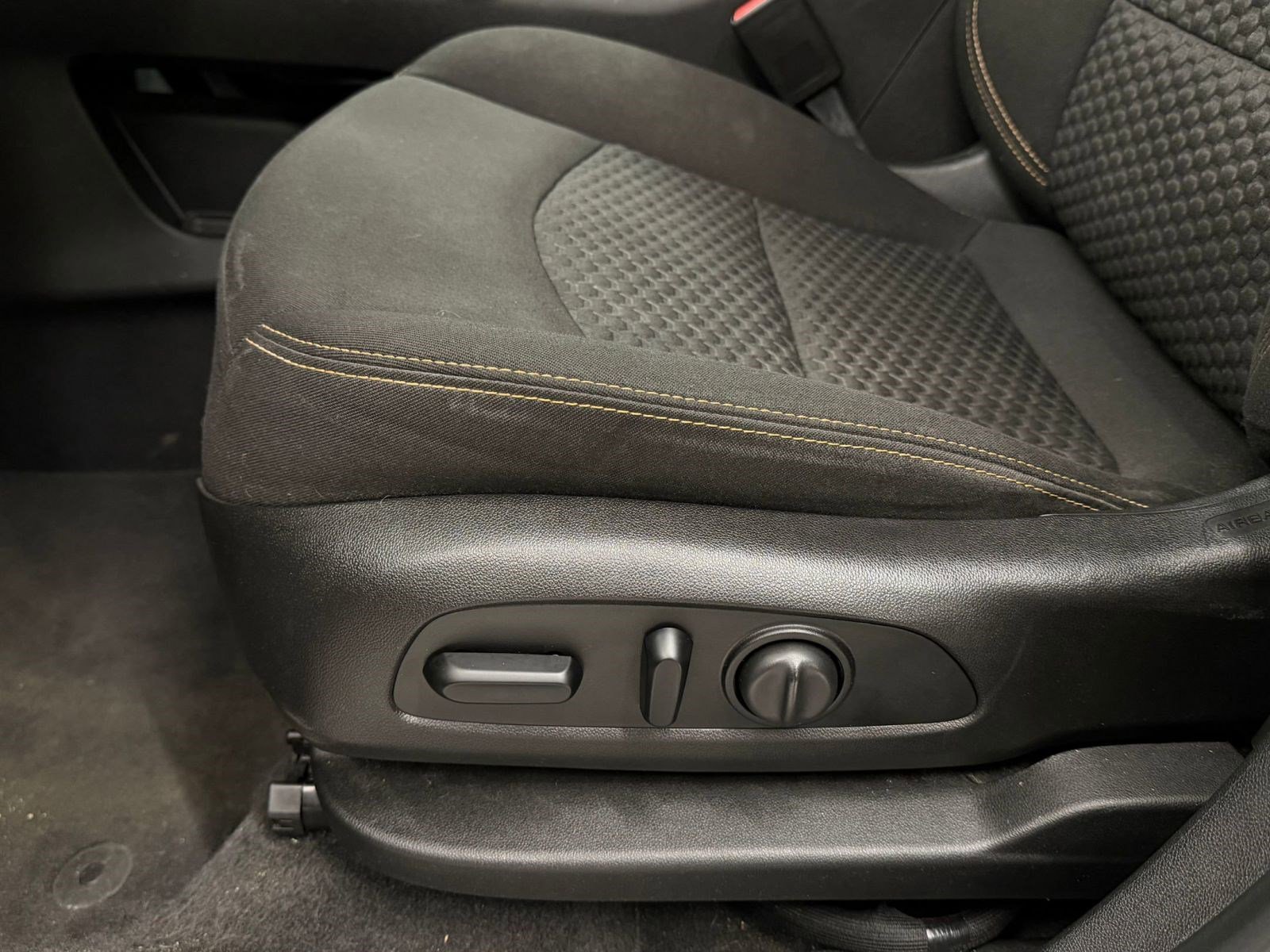 Used 2018 GMC Terrain SLE w/ Driver Convenience Package image 11