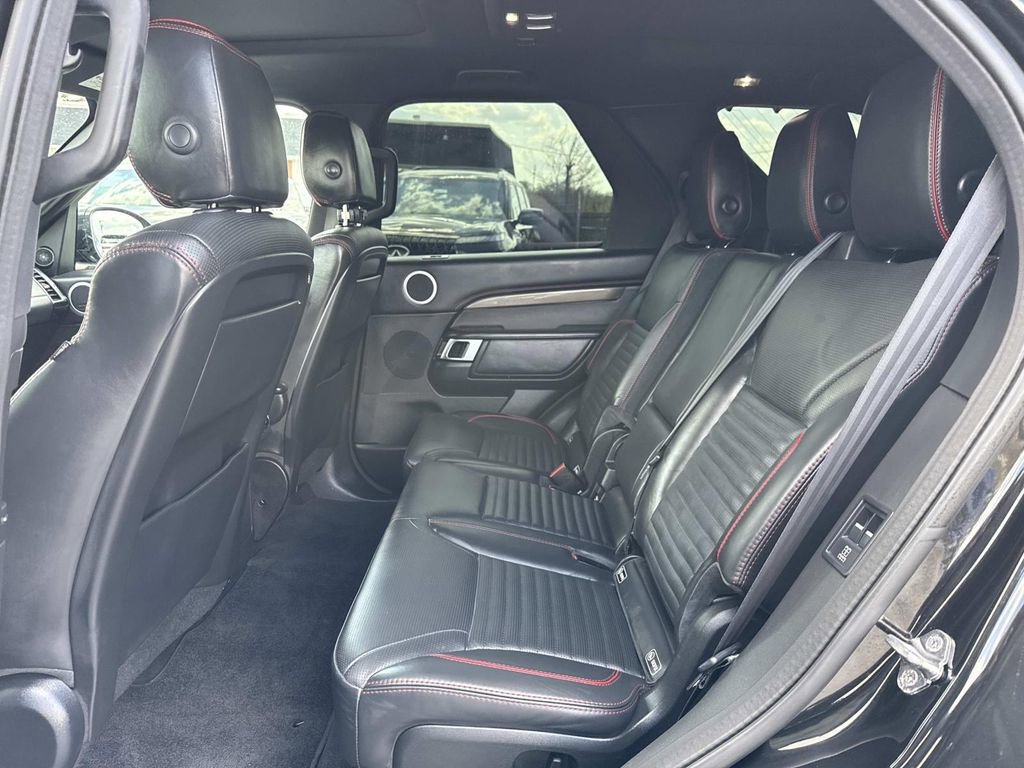 Used 2020 Land Rover Discovery HSE image 17