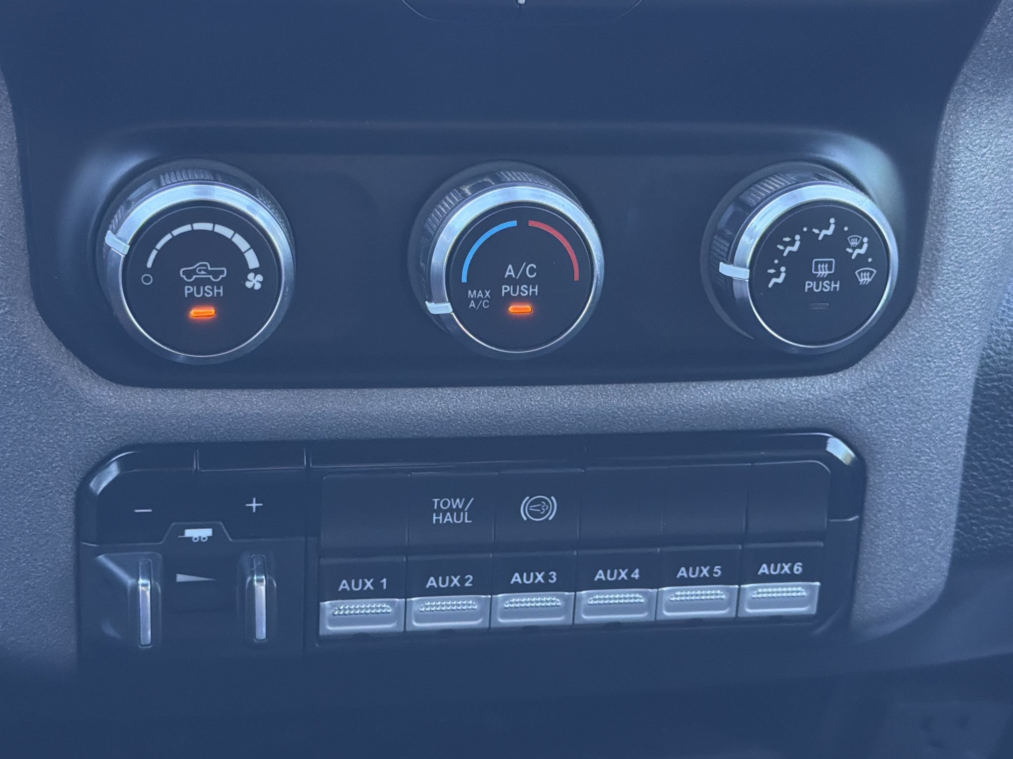 Used 2024 RAM 2500 Tradesman w/ Chrome Appearance Group AWD/4WD image 7