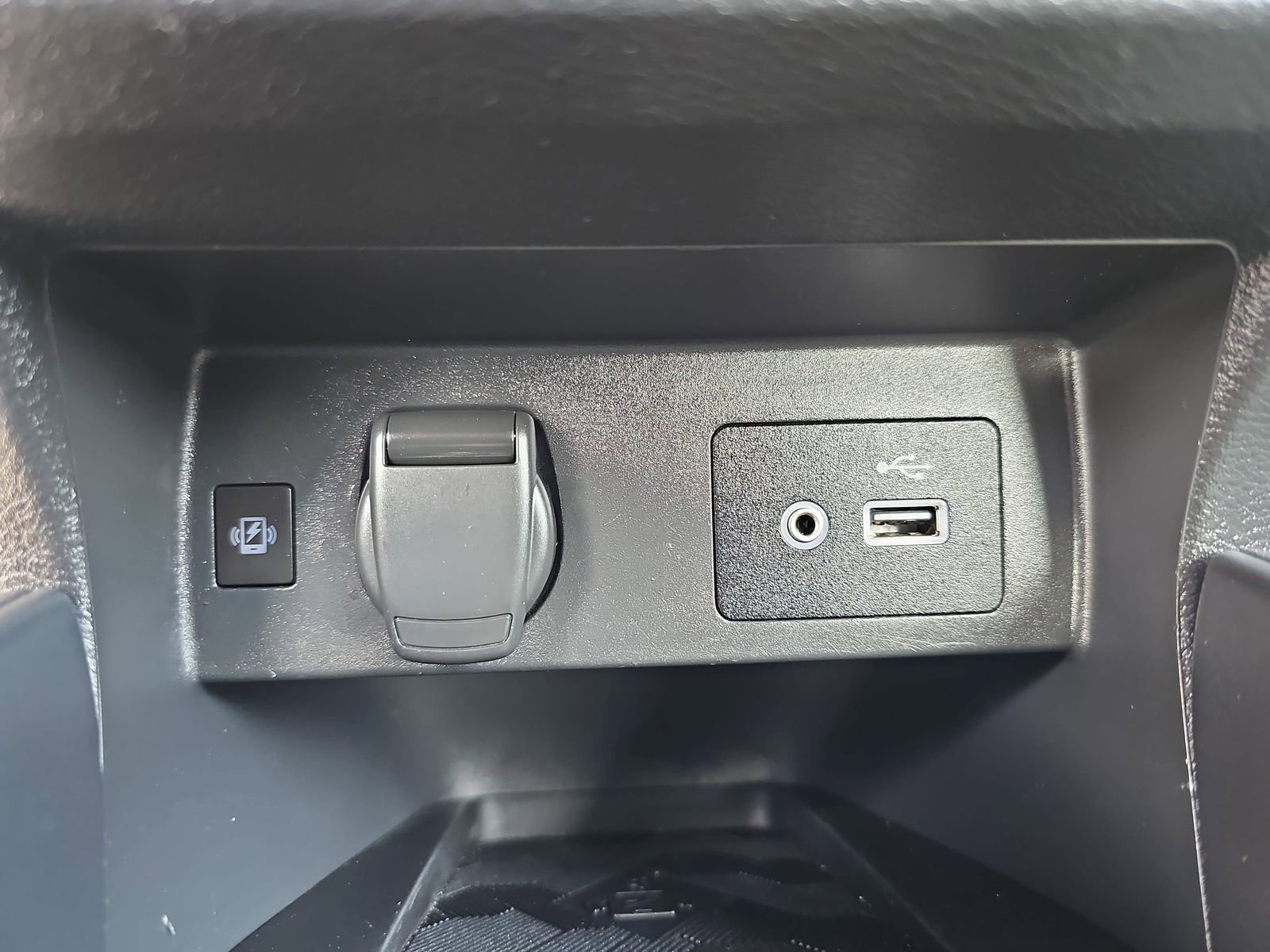 Used 2024 Nissan Versa SV image 26