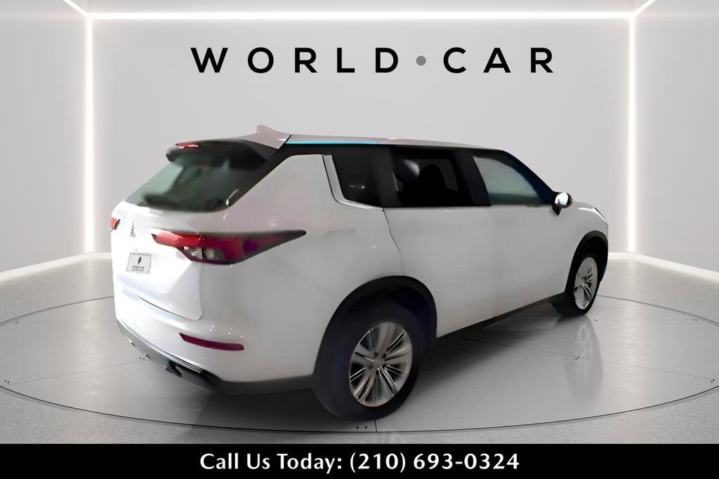 Used 2024 Mitsubishi Outlander ES image 7