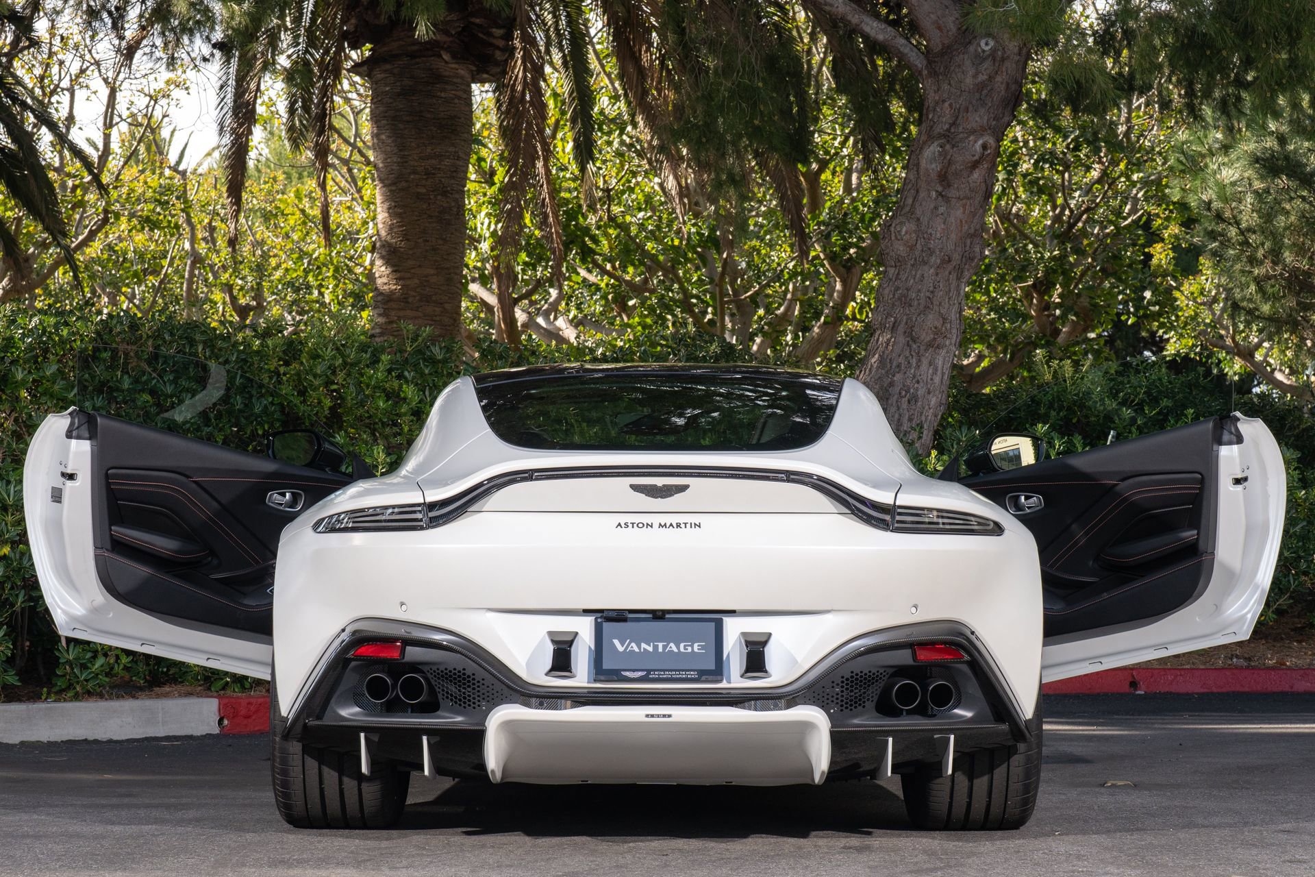 Used 2021 Aston Martin V8 Vantage Coupe RWD image 7