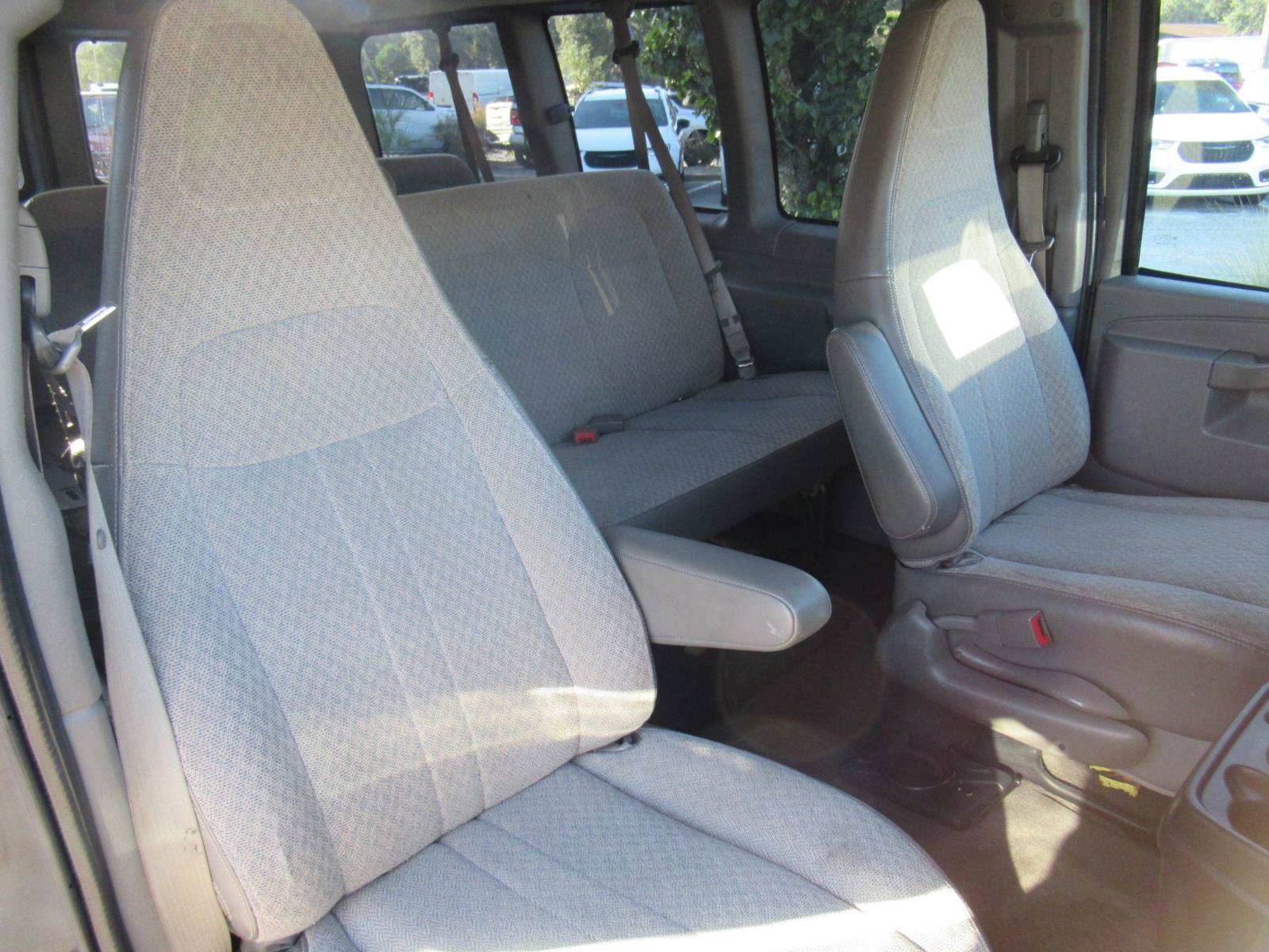 Used 2016 Chevrolet Express 2500 LS RWD image 9