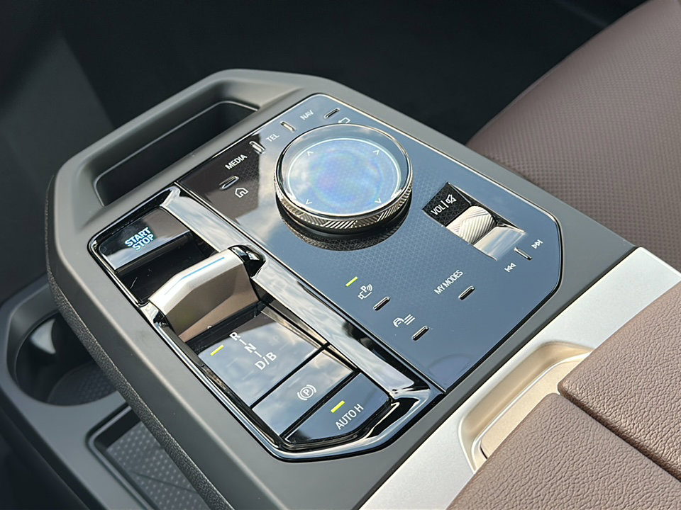New 2026 BMW iX xDrive45 image 24