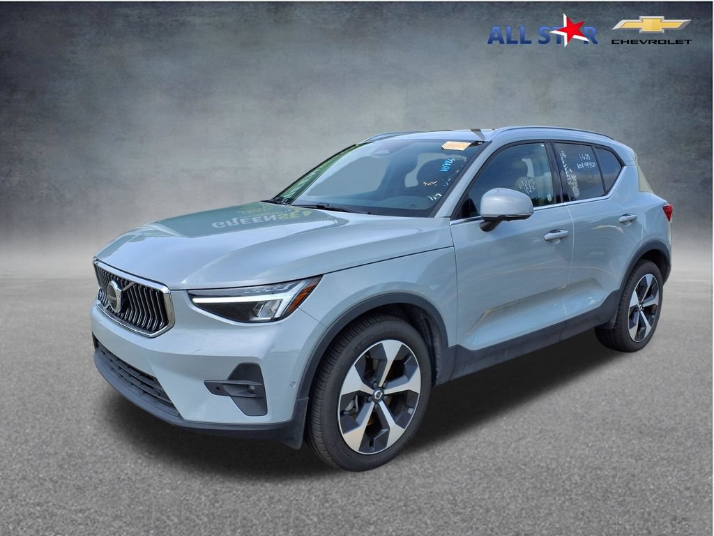 Used 2025 Volvo XC40 B5 Plus AWD/4WD image 1