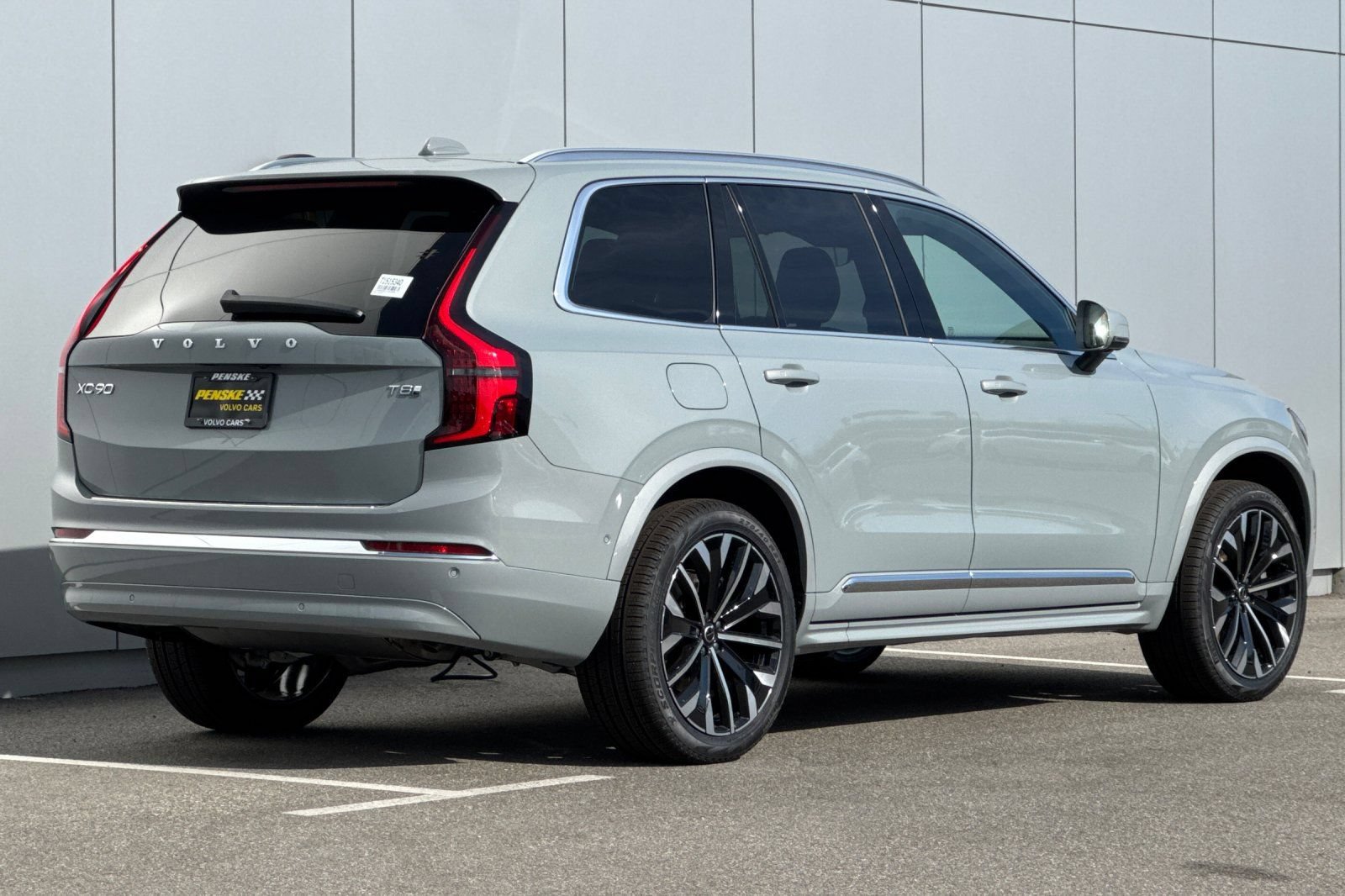 New 2026 Volvo XC90 T8 Plus w/ Protection Package AWD/4WD image 5