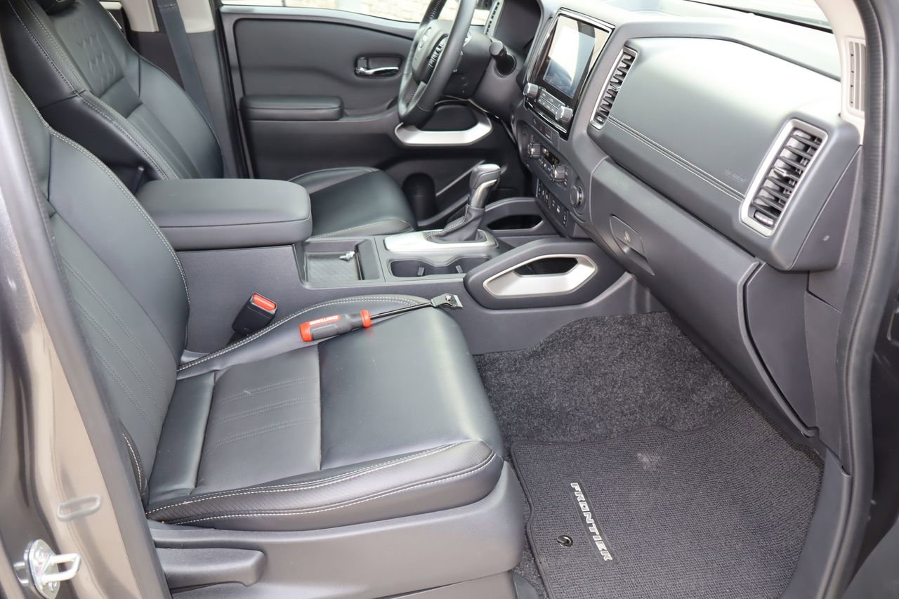 Used 2023 Nissan Frontier SV w/ SV Premium Package RWD image 18