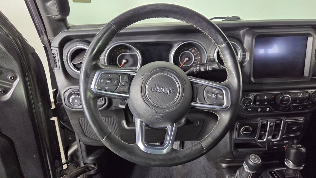 Used 2018 Jeep Wrangler Unlimited Sahara AWD/4WD image 17