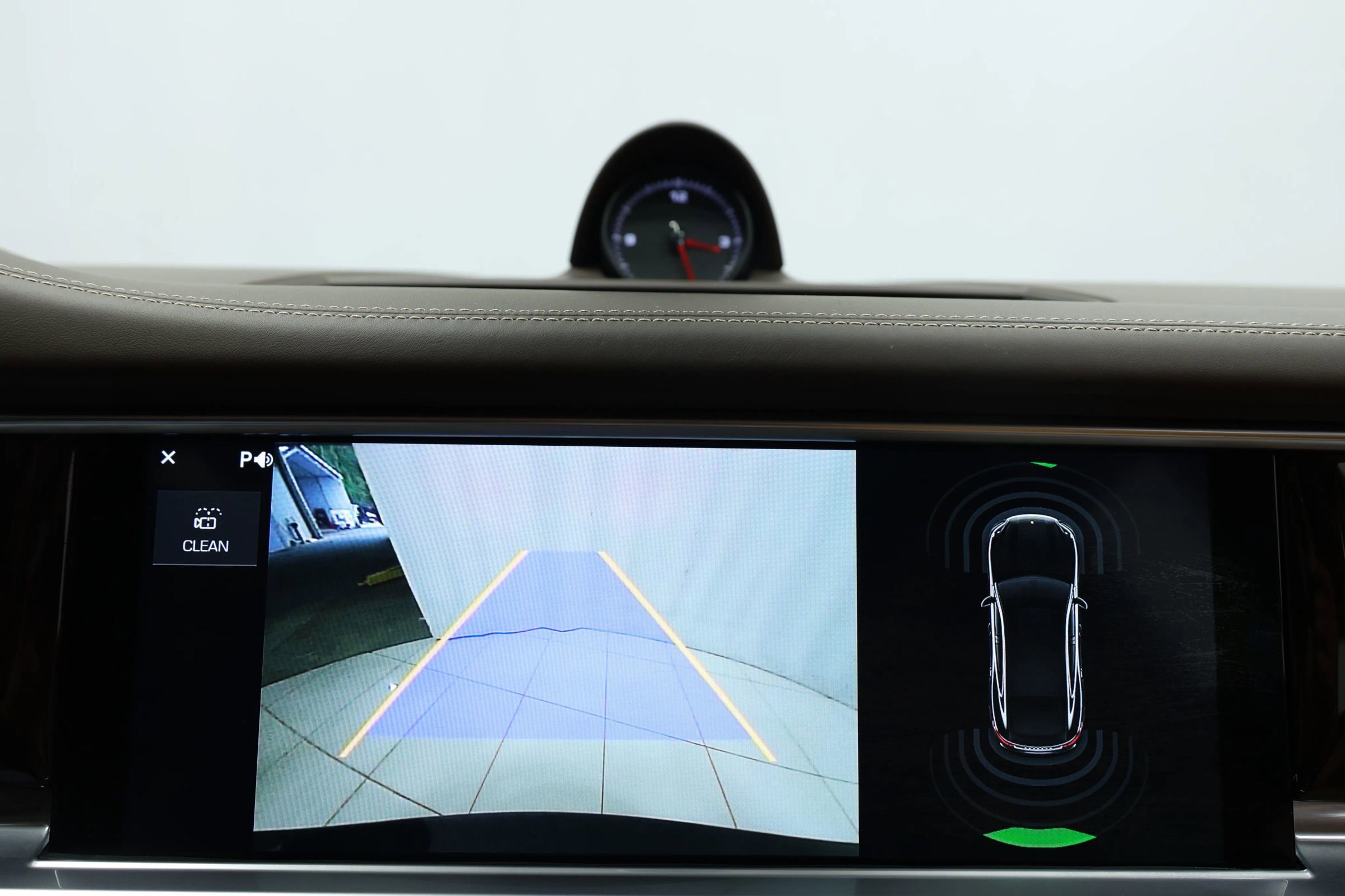 Used 2018 Porsche Panamera 4 Executive w/ Dark Walnut Interior Package image 33