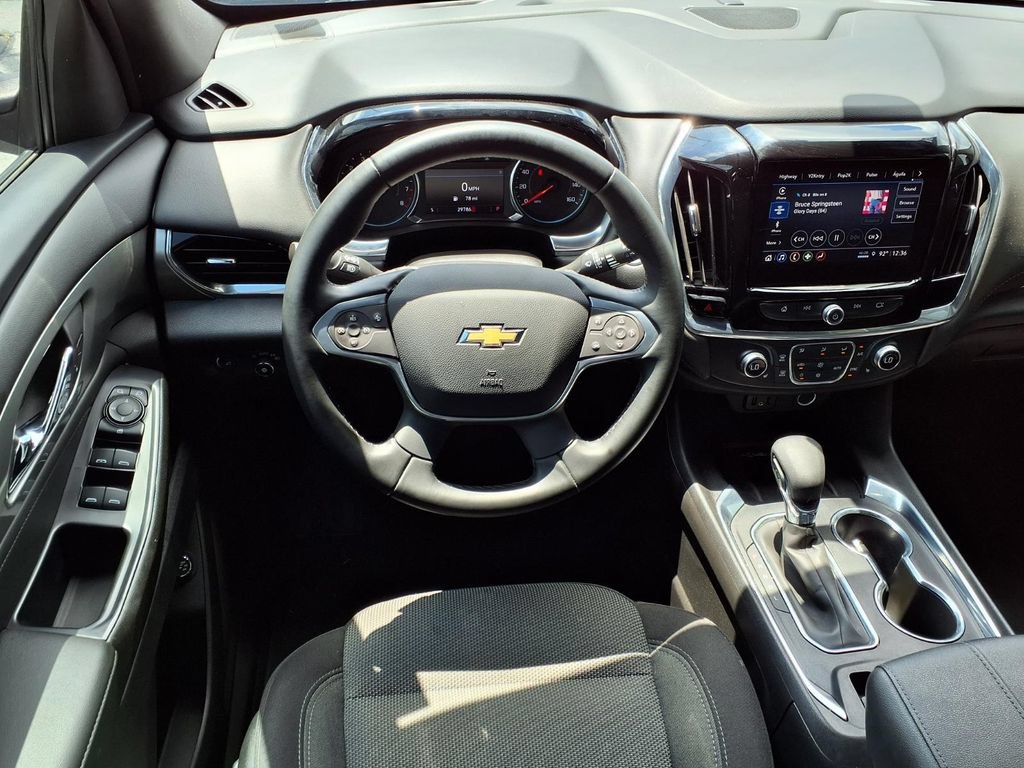 Used 2023 Chevrolet Traverse LT FWD image 7