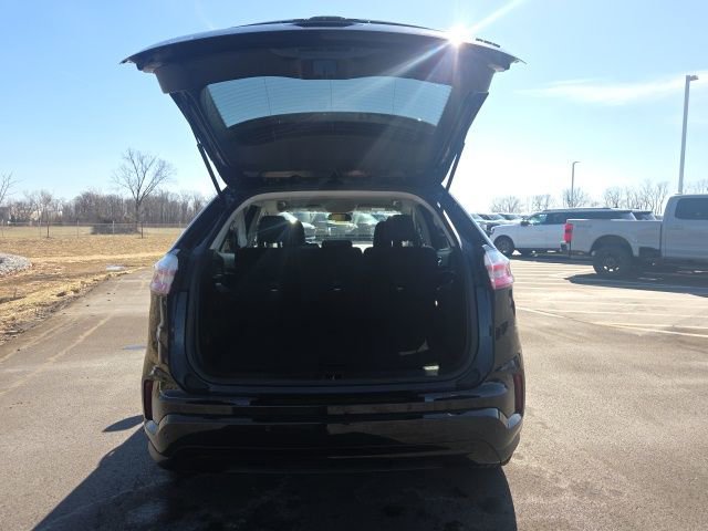 Certified 2024 Ford Edge SE w/ Black Appearance Package image 11
