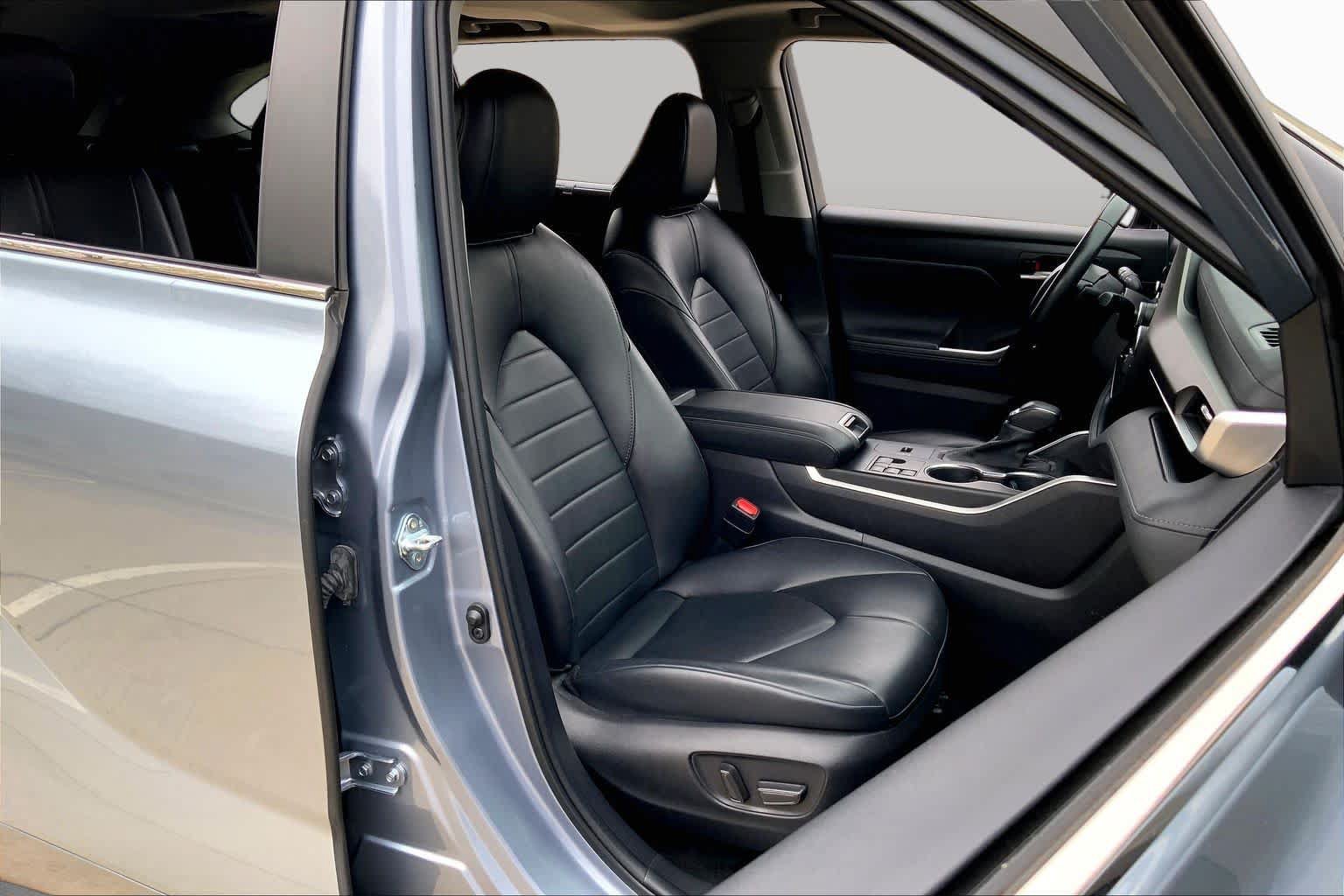 Used 2023 Toyota Highlander XLE FWD image 9