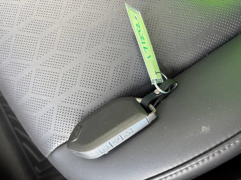Used 2025 Kia Carnival FWD image 36
