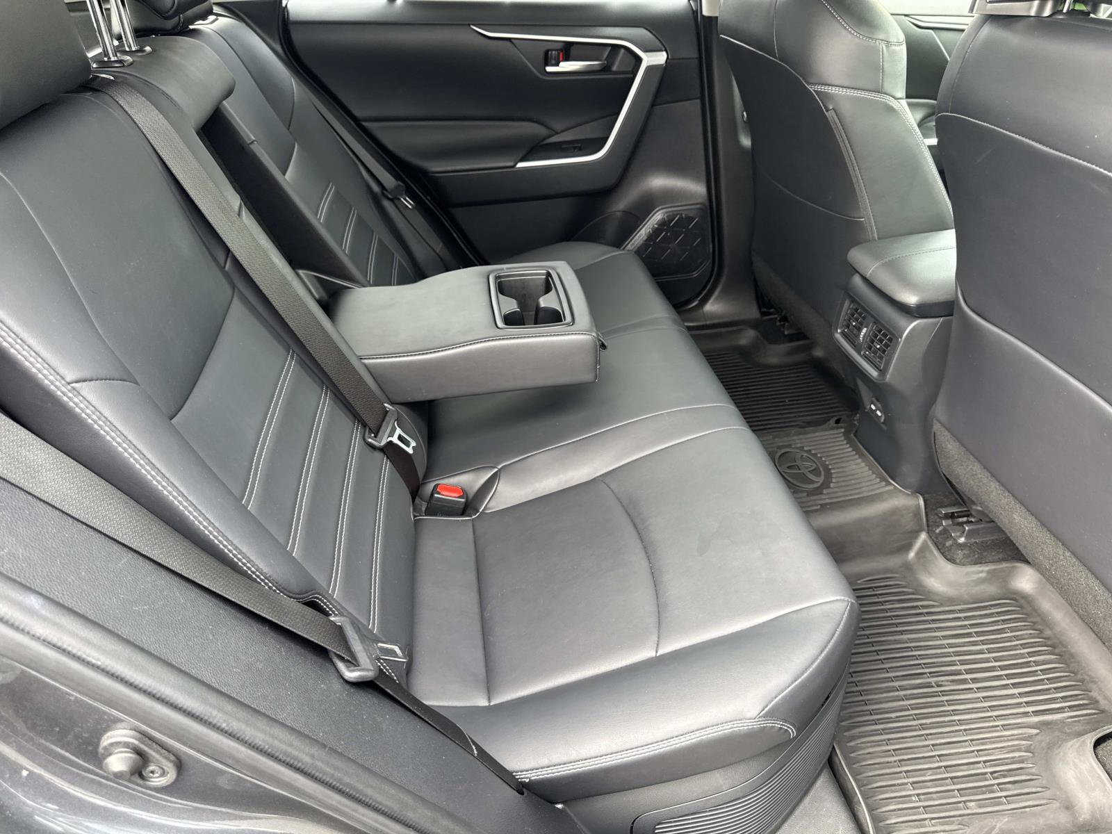Used 2022 Toyota RAV4 XLE Premium AWD/4WD image 30